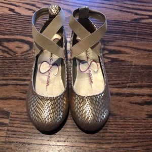 Jessica Simpson gold girls shoe size 2